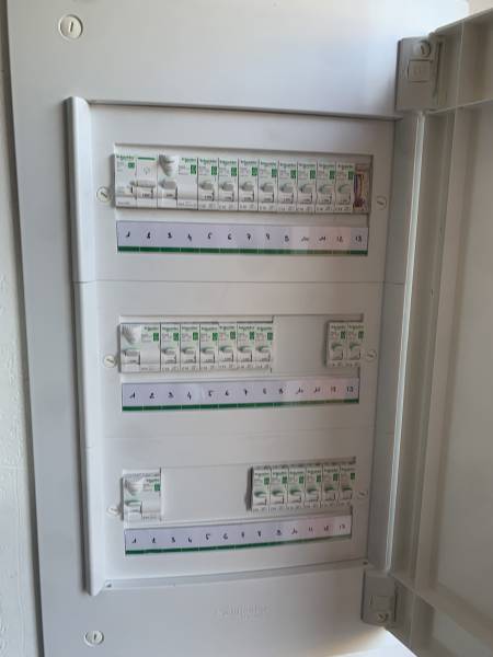Remplacement d'un tableau électrique par un Schneider à Toulon Var